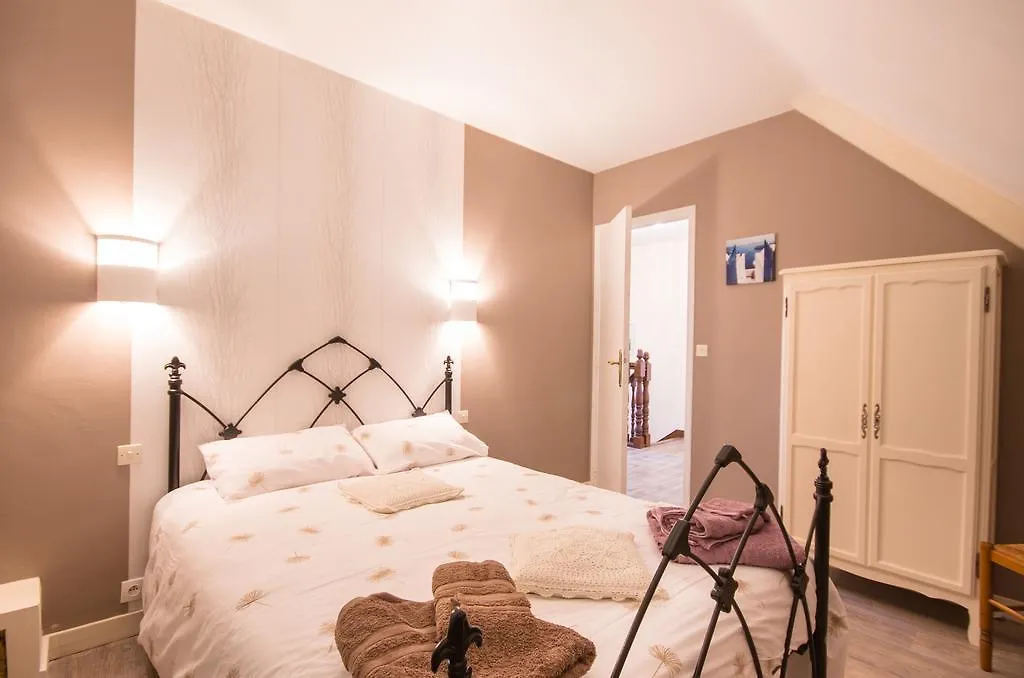 Traditional Brittany Home Quessoy 0*,  Γαλλία